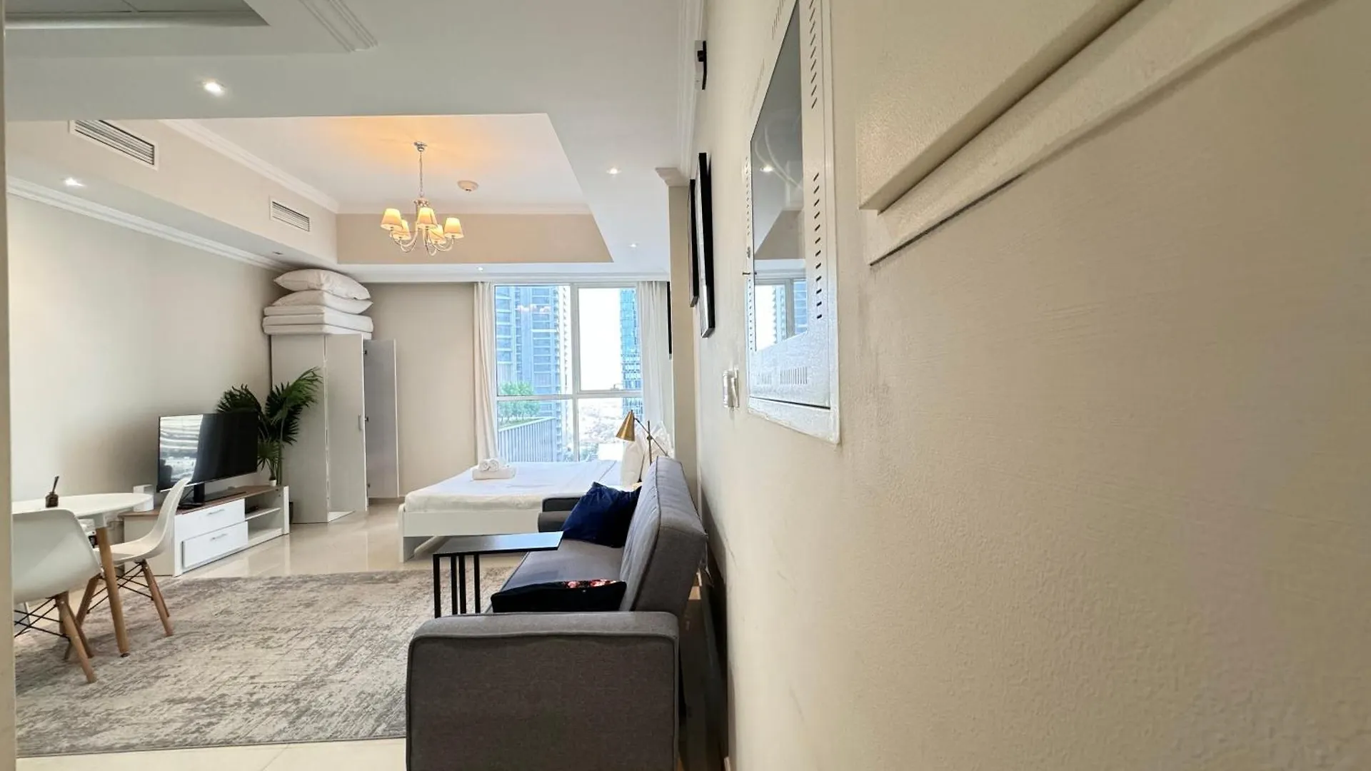Dunya Tower Downtown Dubai Apartment