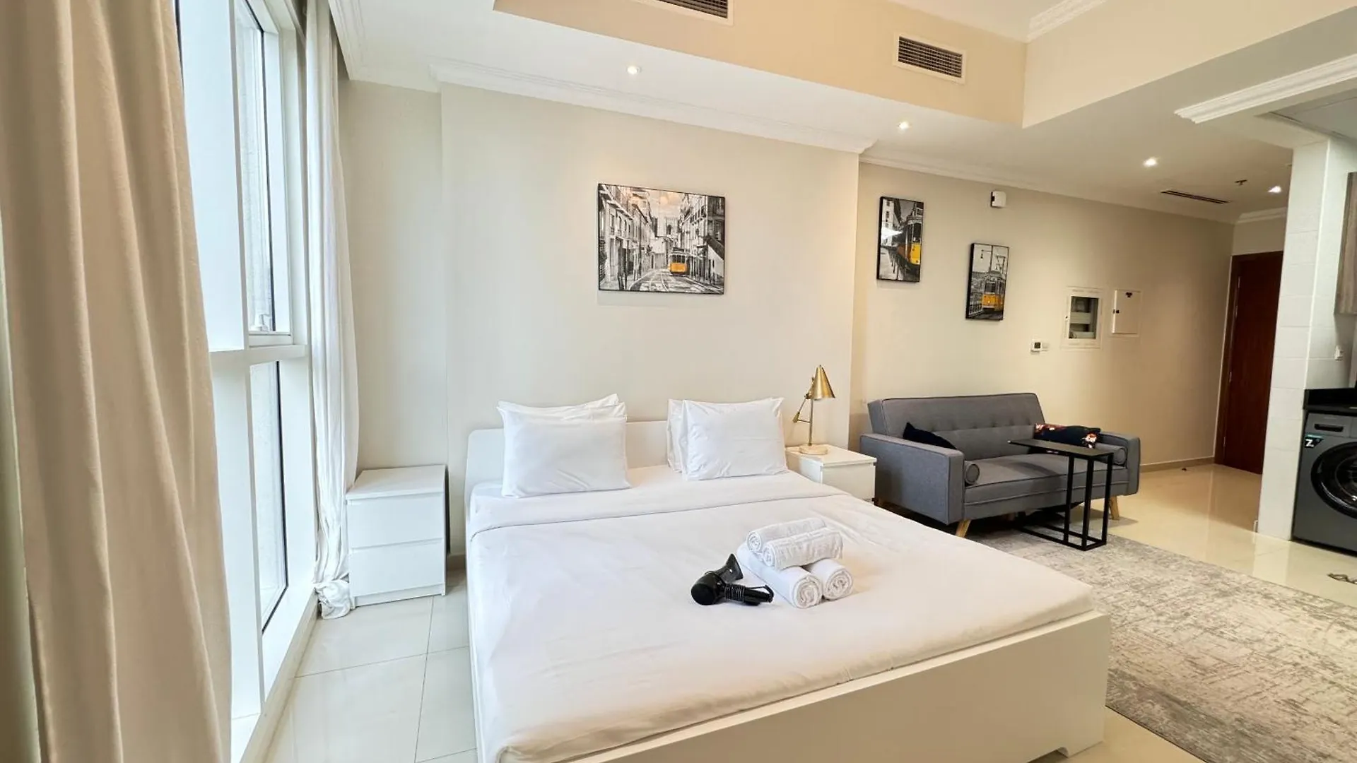 Dunya Tower Downtown Dubai Apartment 0*,