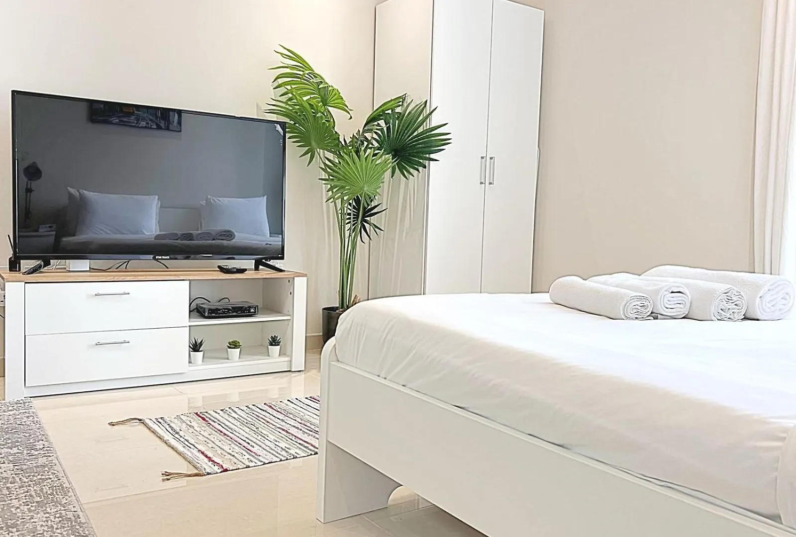 Dunya Tower Downtown Dubai Apartment