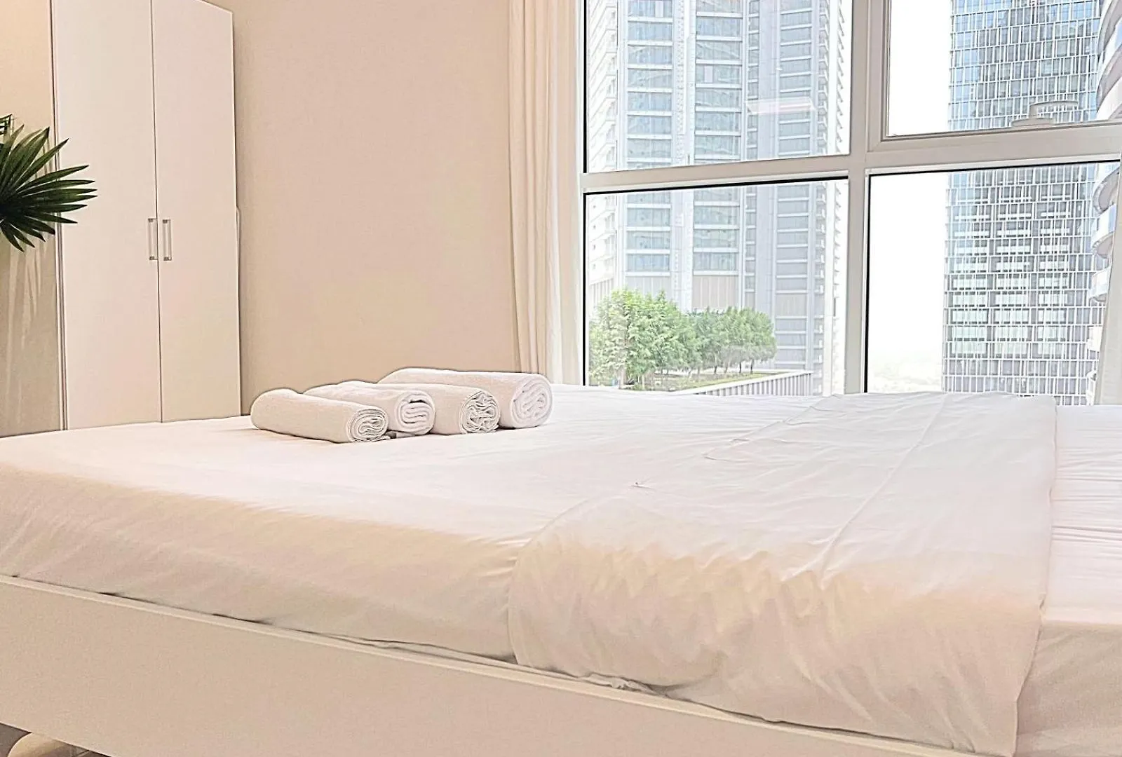 Dunya Tower Downtown Dubai Apartment